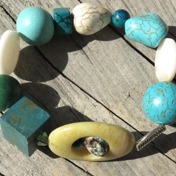 Bracelet with Semi Precious stones: Turquoise Howlite, Mother of Pearl, Silver, Pine Wood.